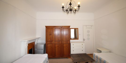 Twin Room Available Close to Hammersmith