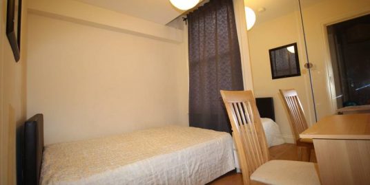 Double Bedroom Flat Share in Shepherd Bush