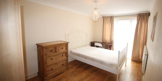 Double Room available near in West Kensington